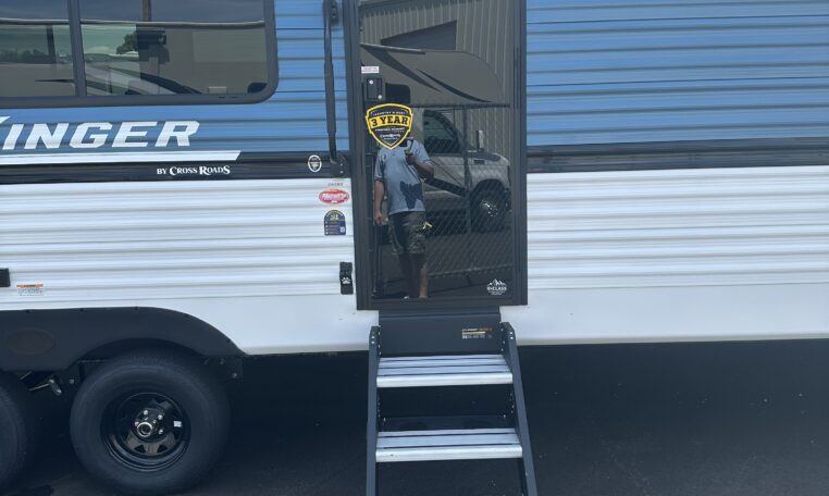 Zinger 280 RK door