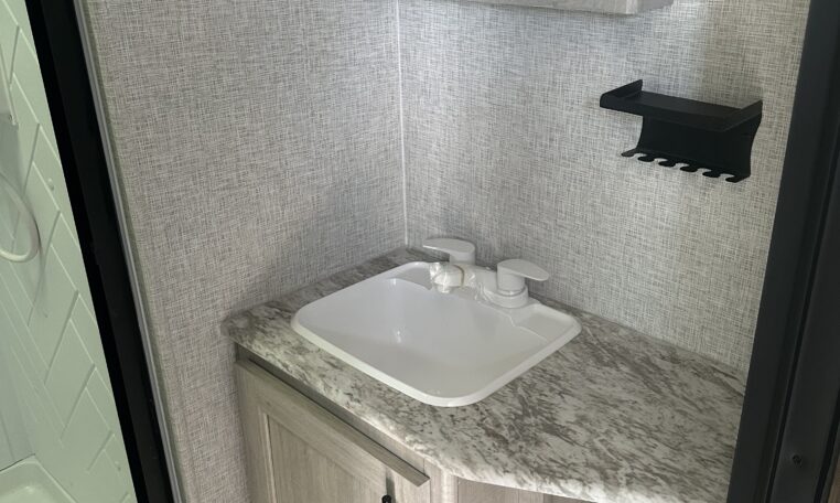 Zinger 280 RK Vanity