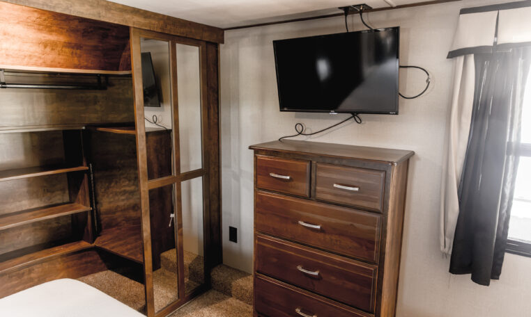 2014 GRAND DESIGN MOMENTUM 385TH interior primary bedroom
