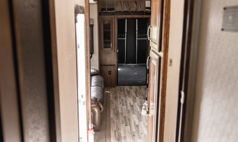 2014 GRAND DESIGN MOMENTUM 385TH interior front hall