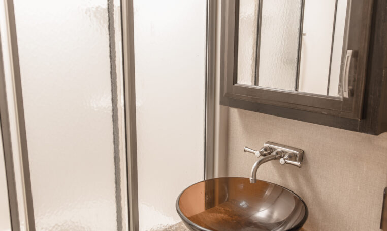2014 GRAND DESIGN MOMENTUM 385TH interior bathroom
