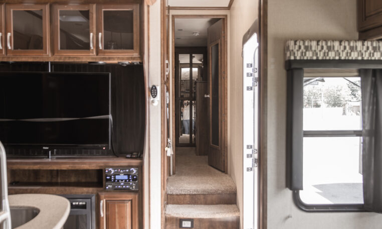 2014 GRAND DESIGN MOMENTUM 385TH interior front hall