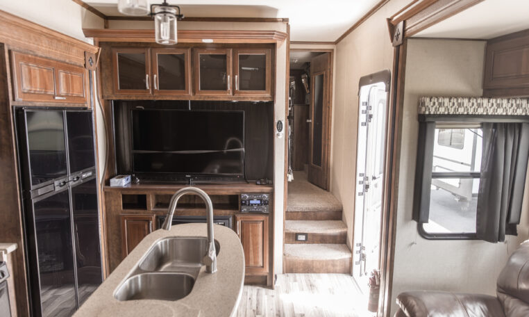 2014 GRAND DESIGN MOMENTUM 385TH interior front hall