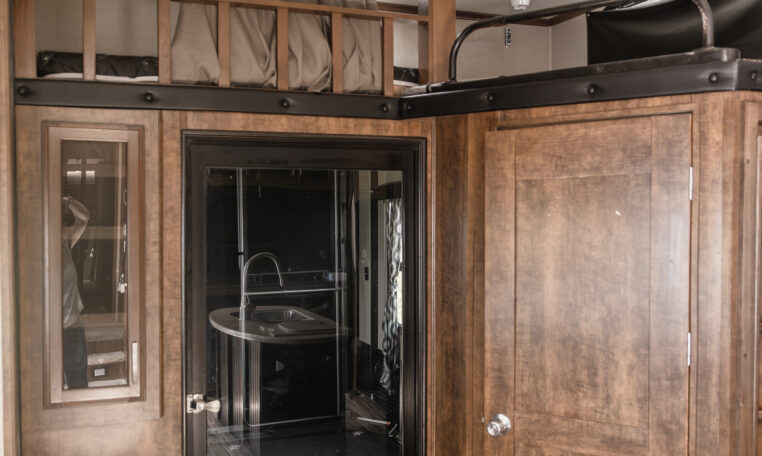 2014 GRAND DESIGN MOMENTUM 385TH interior loft