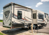2014 GRAND DESIGN MOMENTUM 385TH exterior rear passenger side