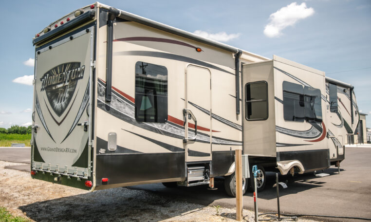 2014 GRAND DESIGN MOMENTUM 385TH exterior rear passenger side