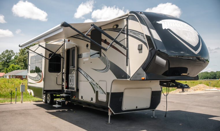 2014 GRAND DESIGN MOMENTUM 385TH exterior front passenger side