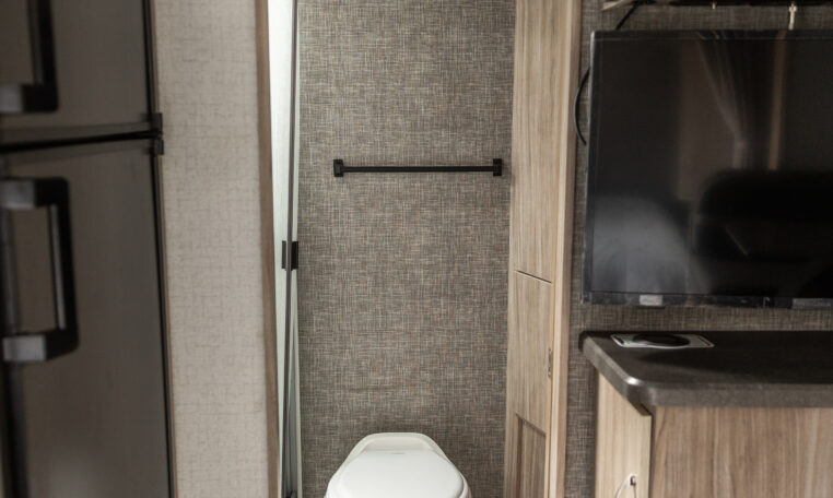 2022 Winnebago Micro Minnie 2108FBS interior bathroom
