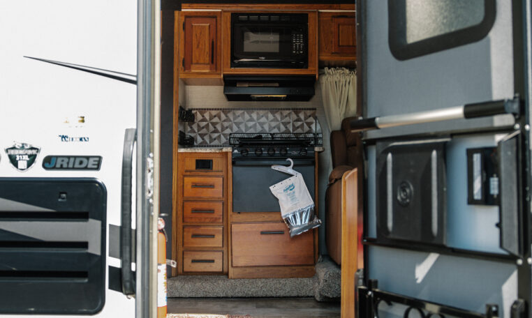 Jayco Redhawk 31xl entrance
