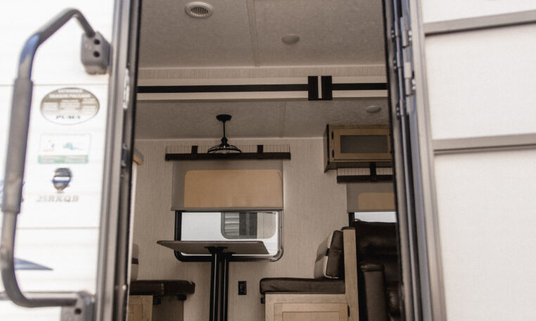 Palomino Puma 25RKQB Travel Trailer exterior entrance