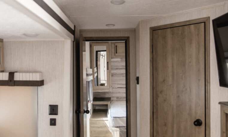 Palomino Puma 25RKQB Travel Trailer interior rear living
