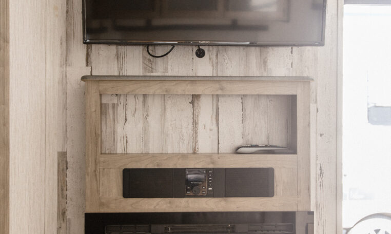 Palomino Puma 25RKQB Travel Trailer interior rear living