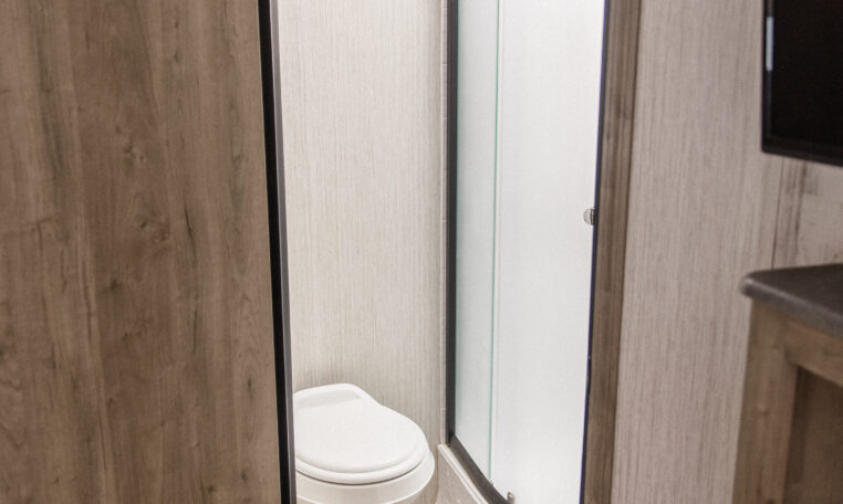 Palomino Puma 25RKQB Travel Trailer interior 3 piece bathroom