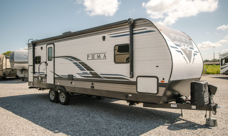 Palomino Puma 25RKQB Travel Trailer exterior front passenger