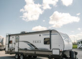Palomino Puma 25RKQB Travel Trailer exterior front passenger side