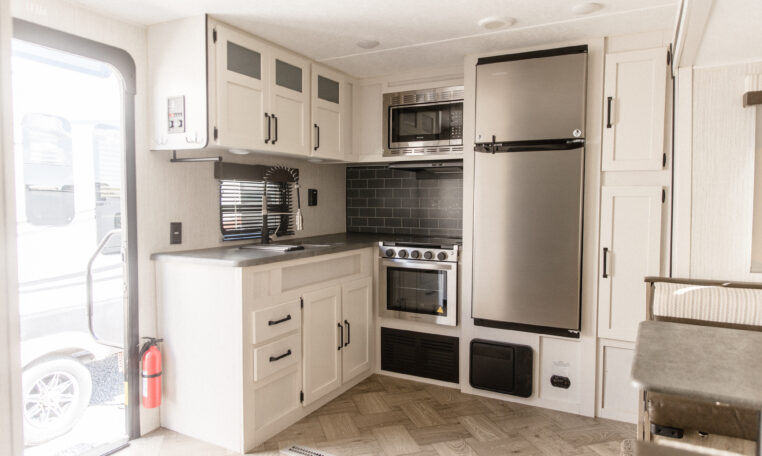 Palomino Puma 25RKQB Travel Trailer interior rear kitchen
