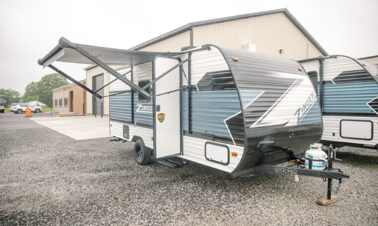 2025 Crossroads Zinger 18BH exterior front passenger side