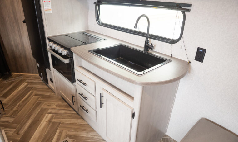 2025 CROSSROADS ZINGER 252BH interior kitchen