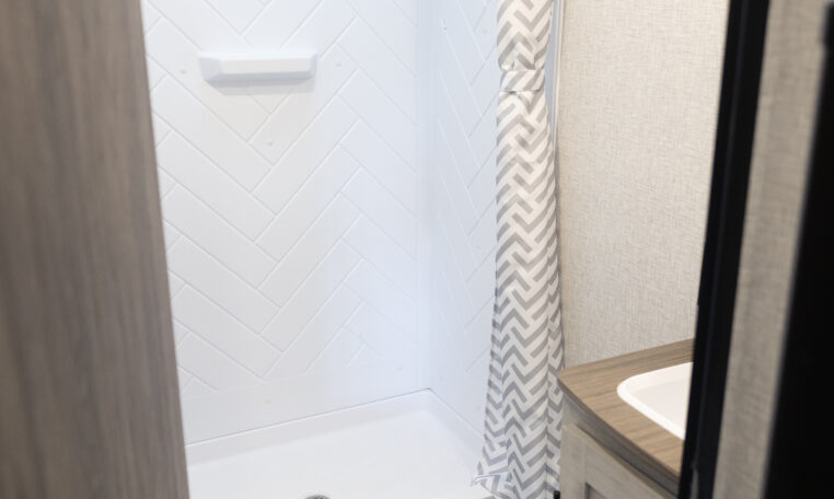 2025 CROSSROADS ZINGER 252BH interior bathroom