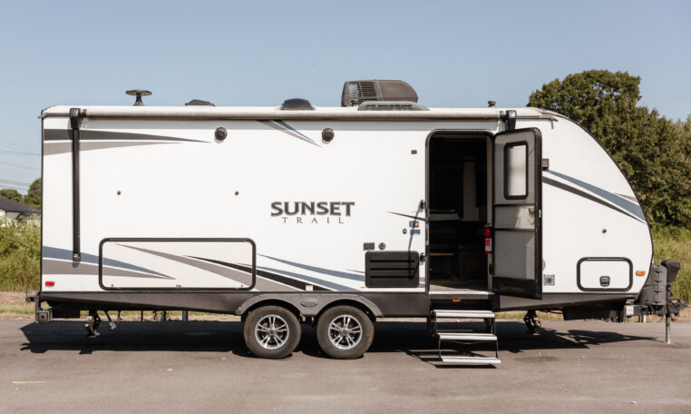 2018 CrossRoads Sunset Trail SS210FK exterior passenger side