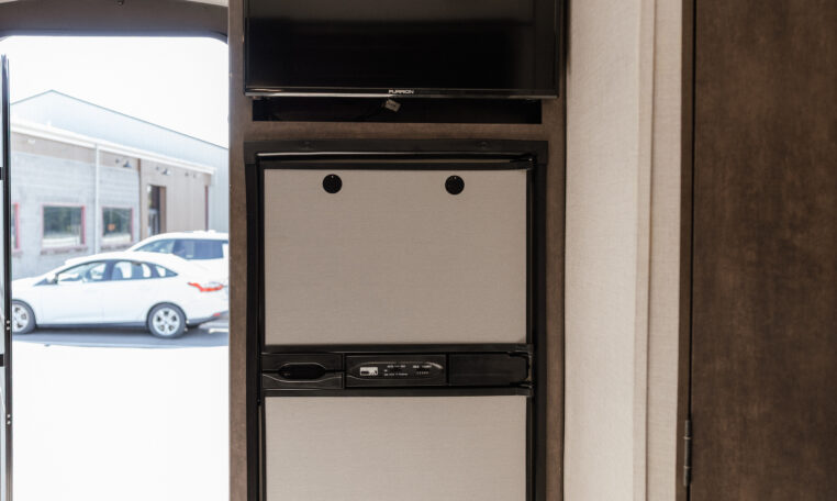 2018 CrossRoads Sunset Trail SS210FK interior kitchen
