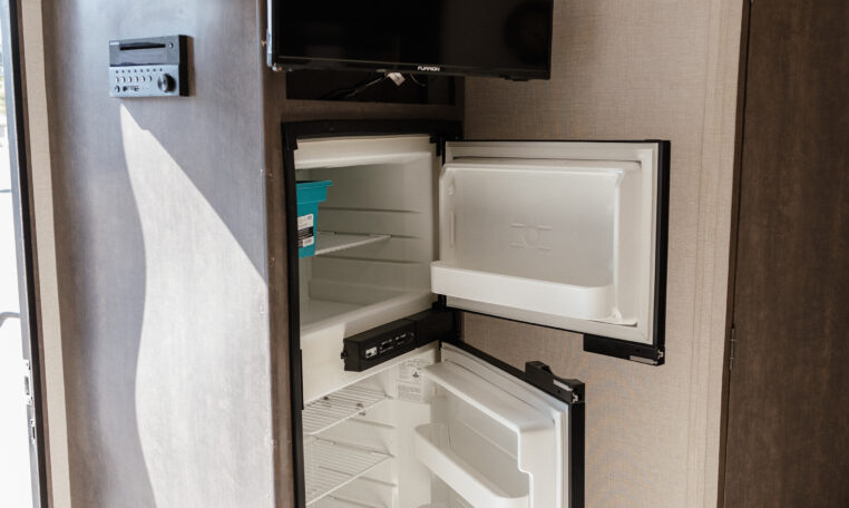 2018 CrossRoads Sunset Trail SS210FK interior kitchen