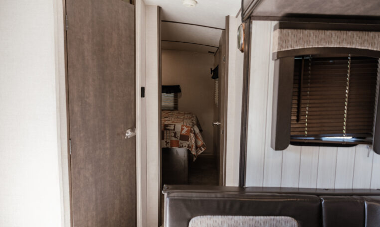 2018 CrossRoads Sunset Trail SS210FK interior