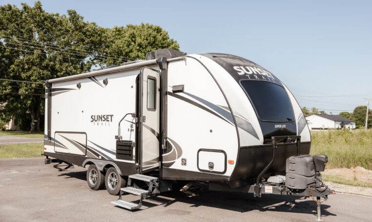 2018 CrossRoads Sunset Trail SS210FK exterior passenger front