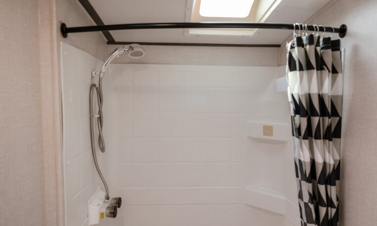 2018 CrossRoads Sunset Trail SS210FK interior bathroom