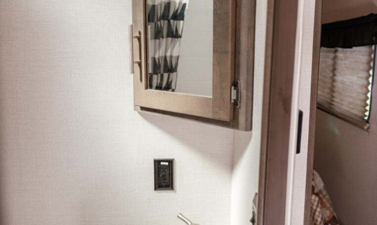 2018 CrossRoads Sunset Trail SS210FK interior bathroom
