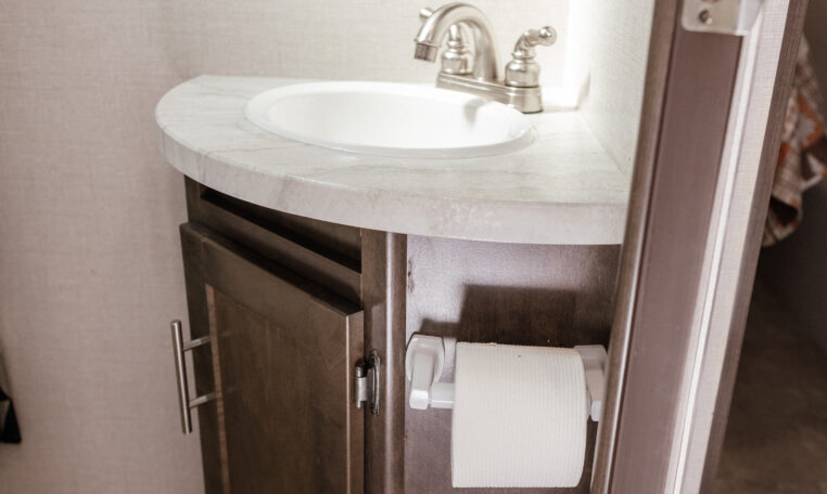 2018 CrossRoads Sunset Trail SS210FK interior bathroom