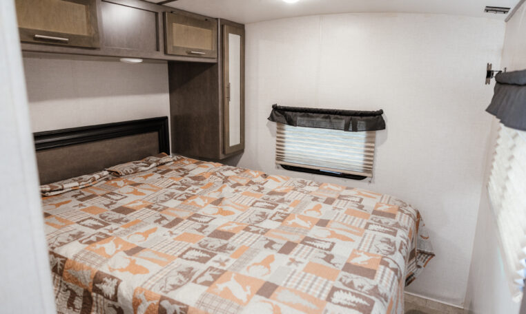 2018 CrossRoads Sunset Trail SS210FK interior bedroom